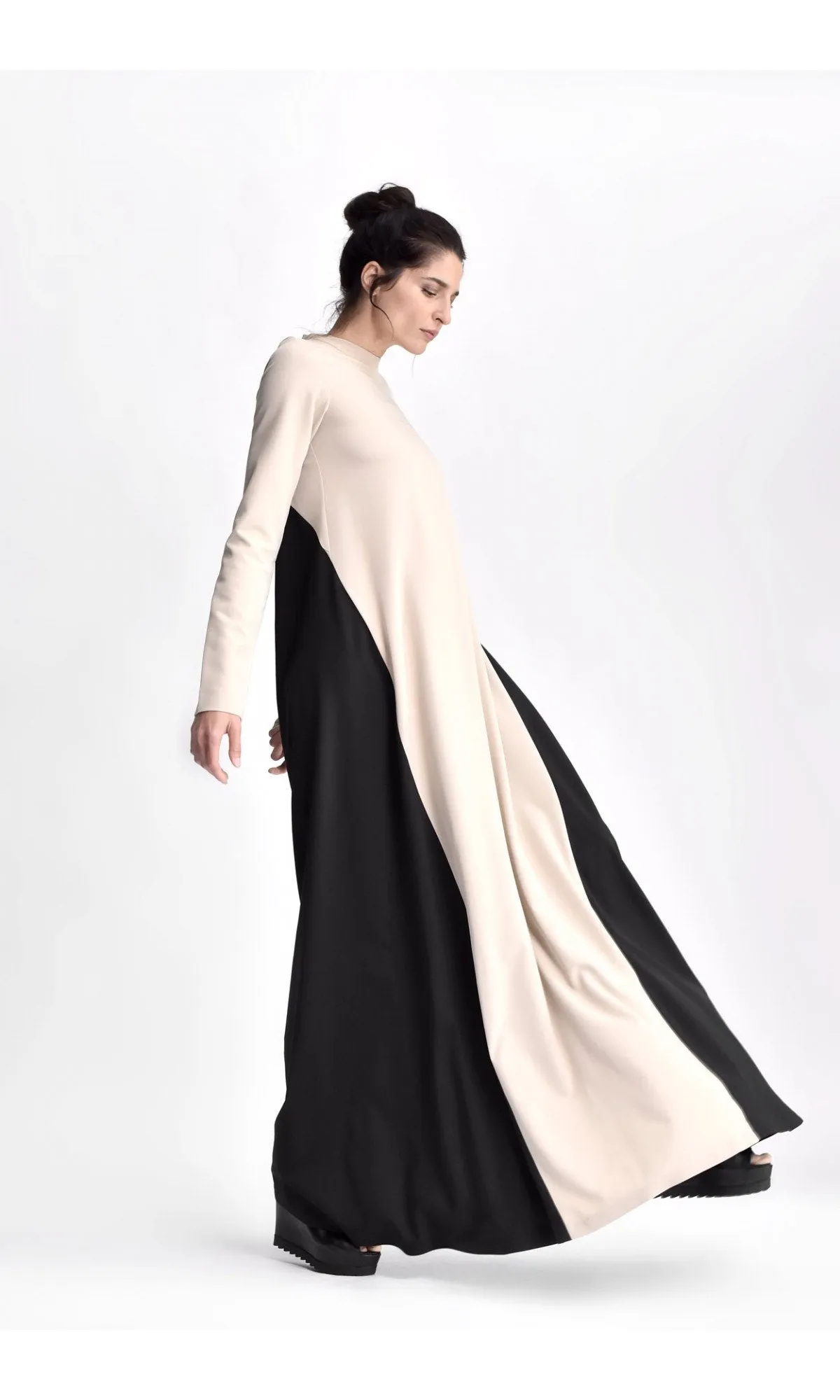 Bicolor Maxi Dress with Long Sleeves