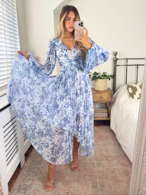 Toni Long Sleeved Pleated Maxi Dress / Blue Floral